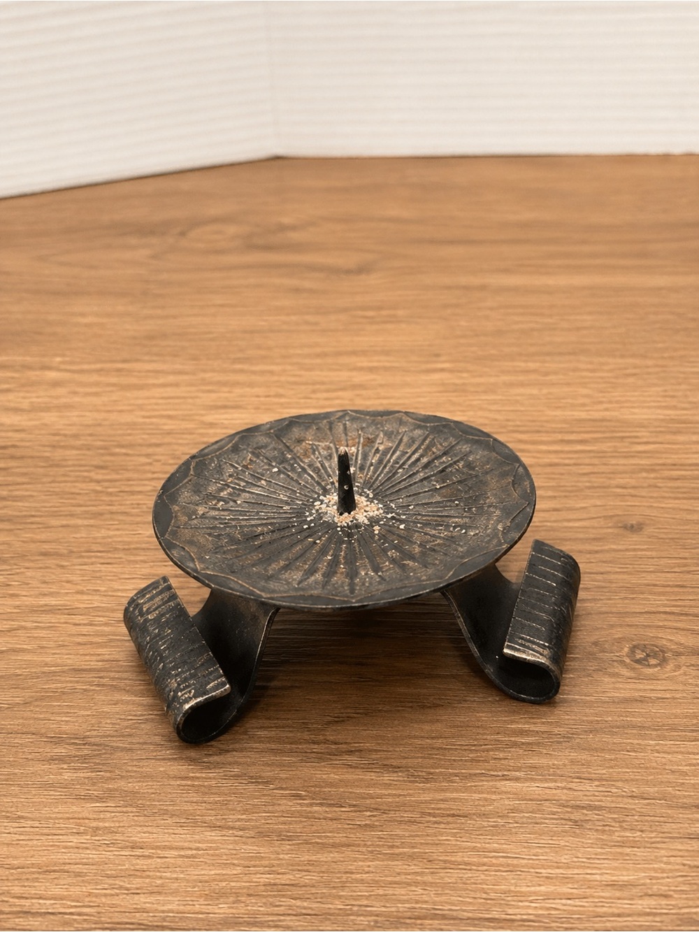 Vintage Gothic Pricket Candle Holder Sunburst Tripod Witchy Altar Dark Academia - Picture 5 of 5